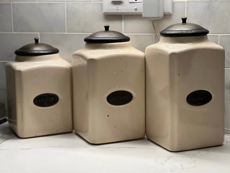 Set of 3 Aged Cream Ceramic Canisters w/ Mango Wood Lids & Brass - photo 2