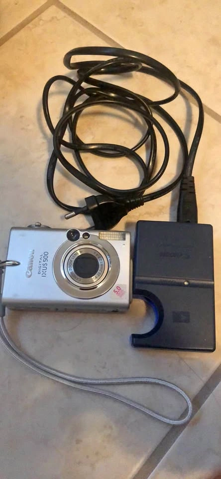 Canon Digital IXUS 500 digital camera