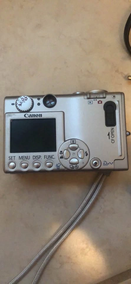 Canon Digital IXUS 500 digital camera - photo 2