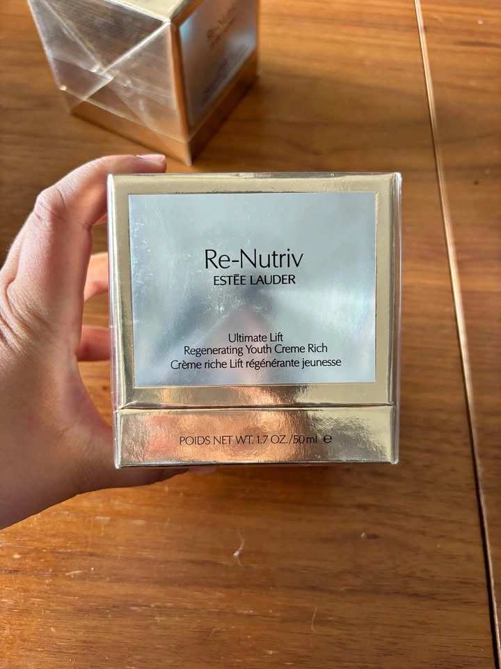 New Estée Lauder Re-Nutriv Ultimate Lift Regenerating Youth Crea
