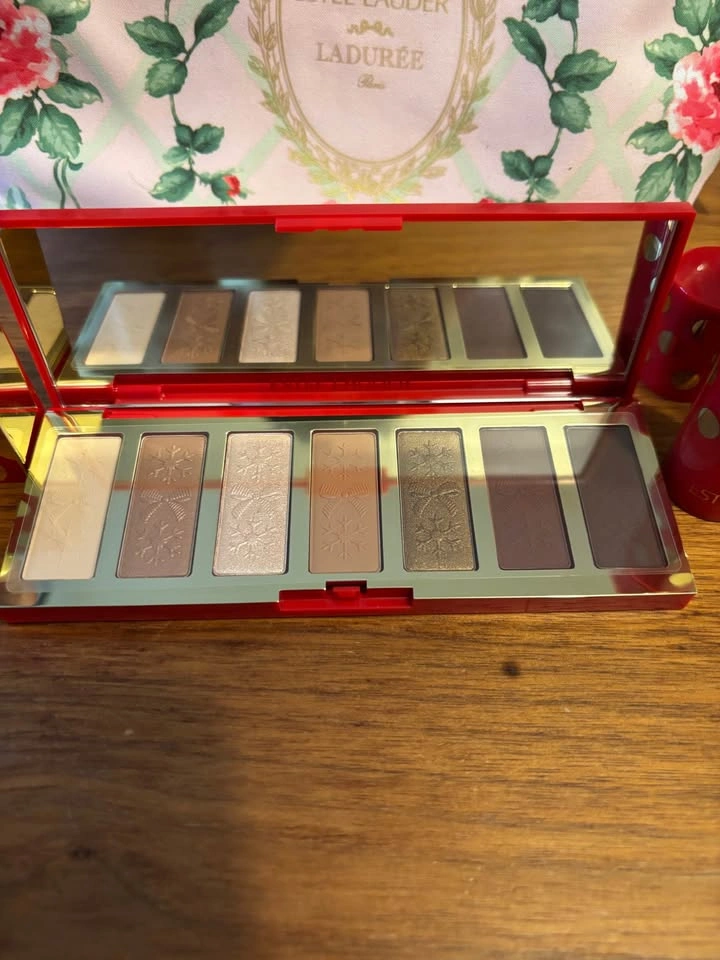 Estée Lauder 7-piece makeup set (2025 Holiday Blockbuster) - photo 3