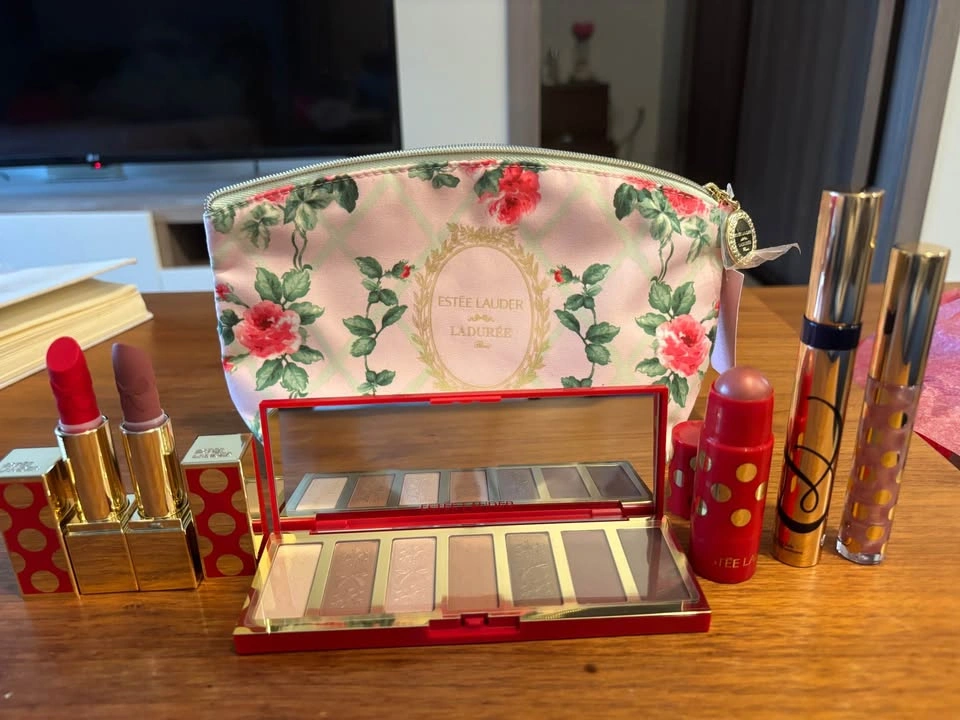 Estée Lauder 7-piece makeup set (2025 Holiday Blockbuster) - photo 5