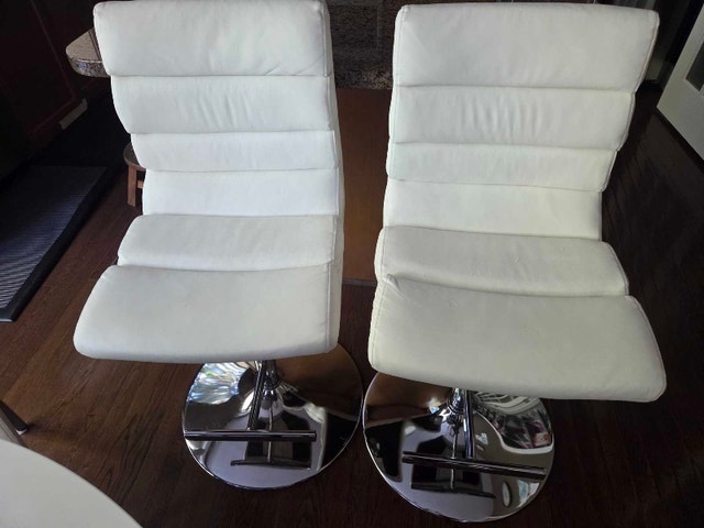 Pair of Whalen Regent Adjustable Barstools - photo 4