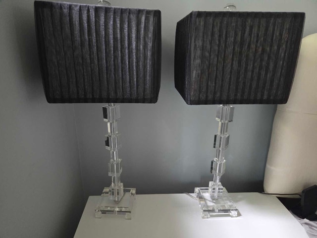 Pair of Modern Stacked Crystal Lamps - photo 2