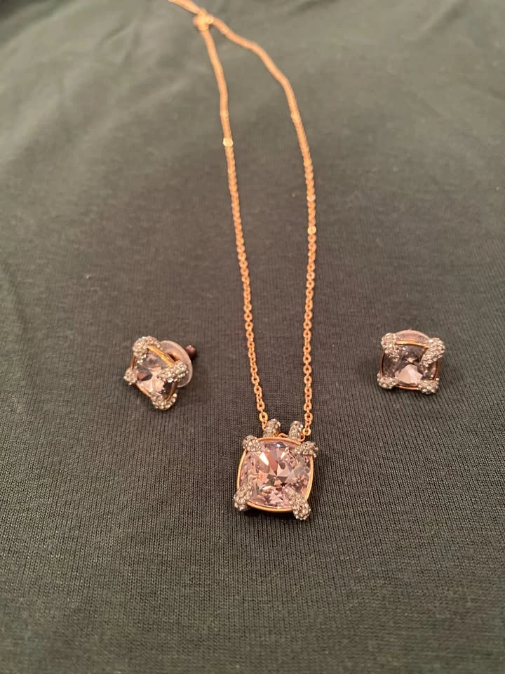 Swarovski Set (Necklace & Earrings) - photo 2