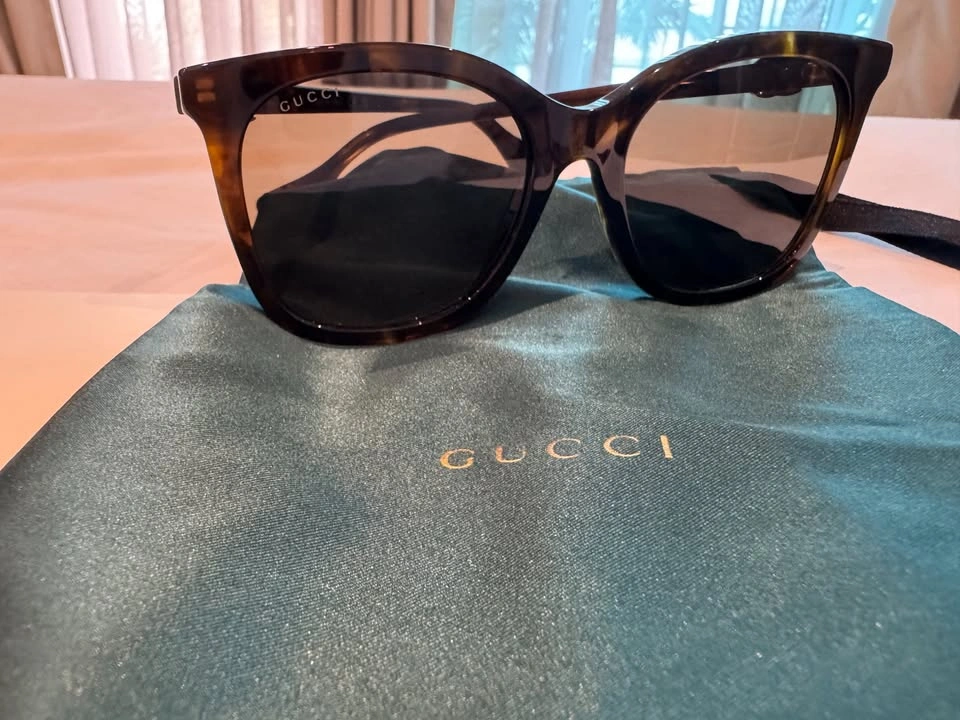 Gucci Sunglasses - photo 2