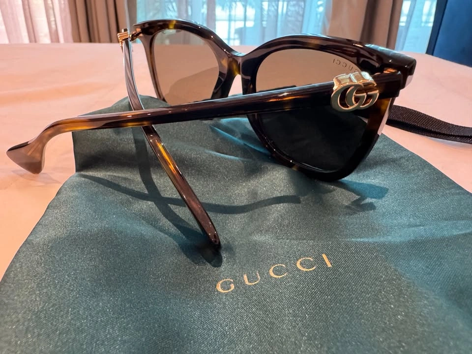 Gucci Sunglasses - photo 3