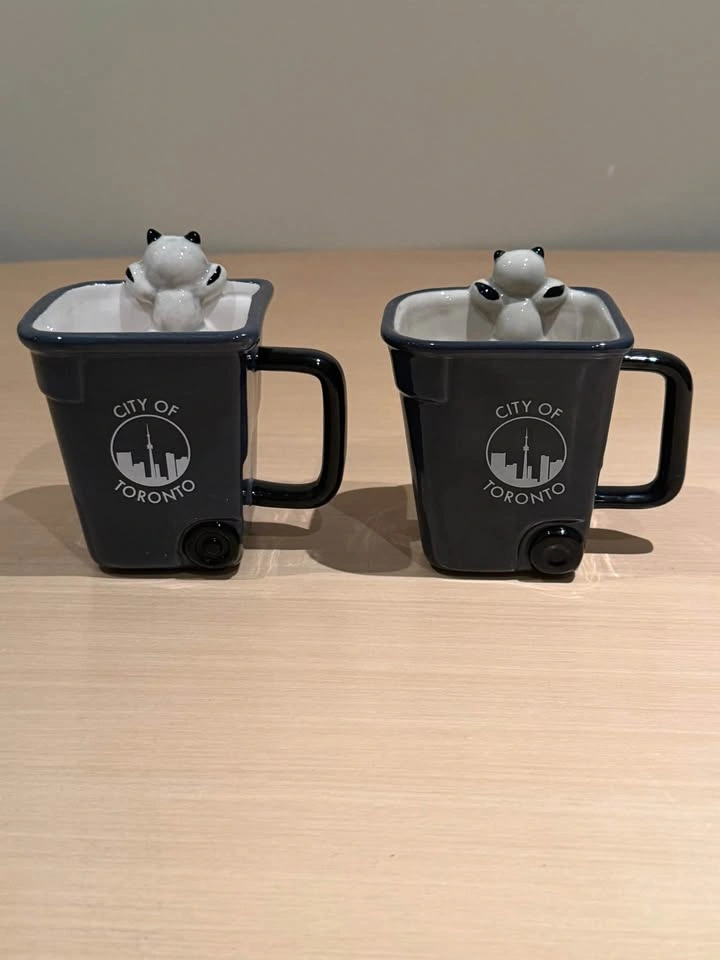 2x Toronto Raccoon Garbage Bin Mugs - photo 4