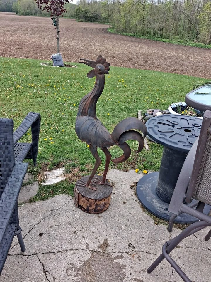 Rustic Metal Rooster Sculpture Garden Decor