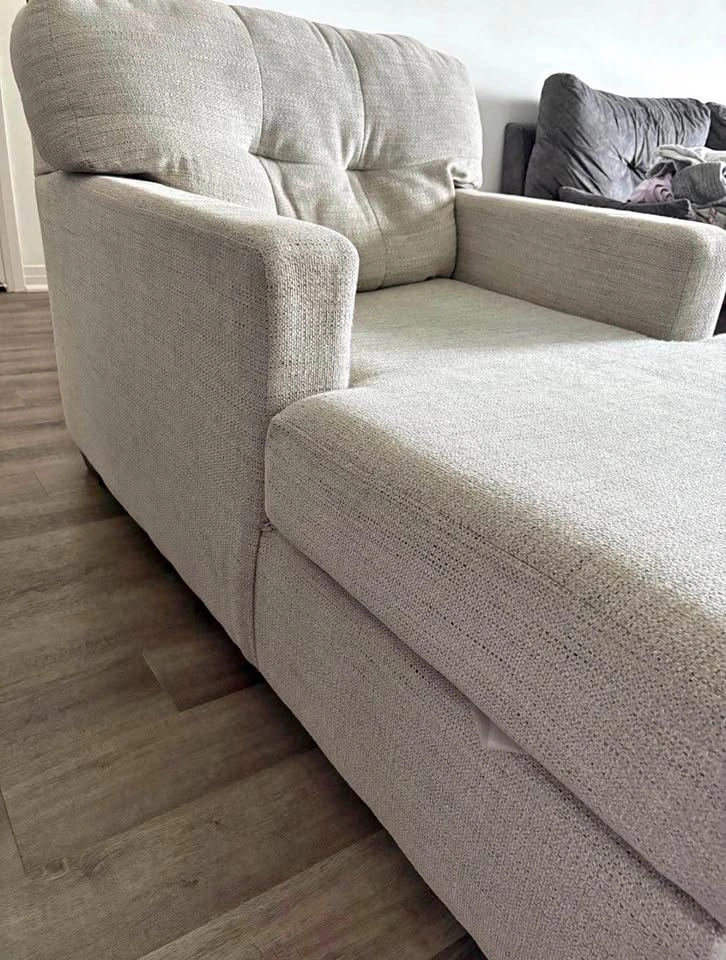 Ashley Mahoney Chaise