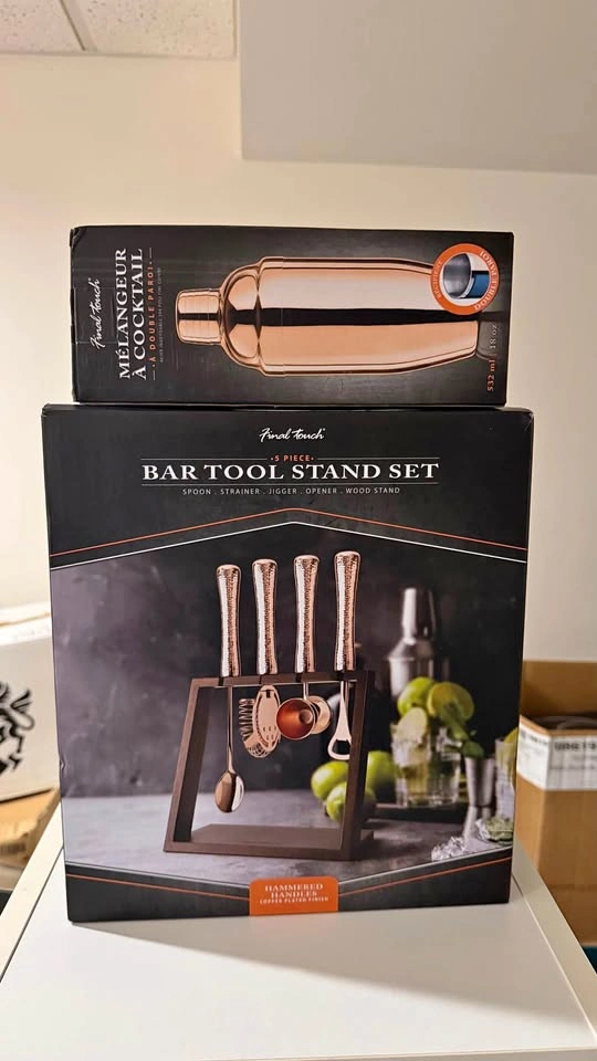 Cocktail shaker set
