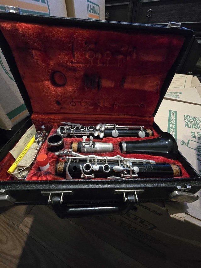 Vito Reso-Tone Clarinet with Case