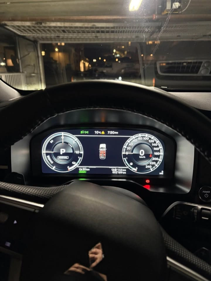 2025 Mitsubishi Outlander PHEV Noir Edition Lease Takeover - photo 5