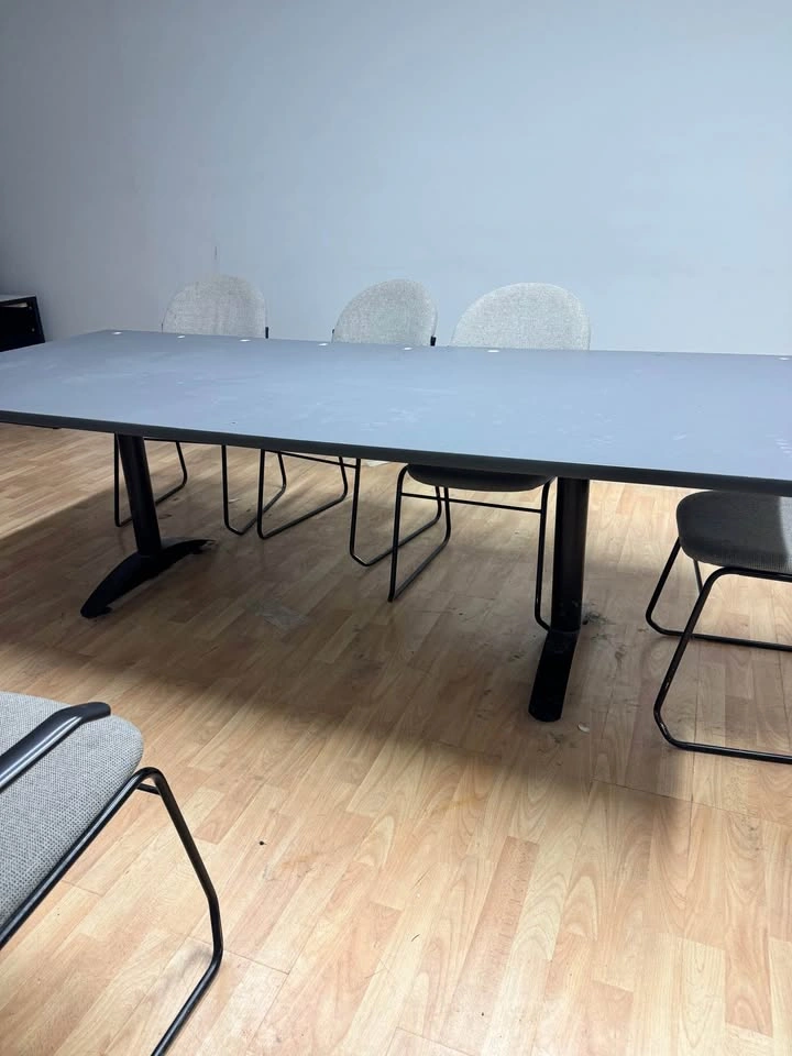 Used table - photo 2