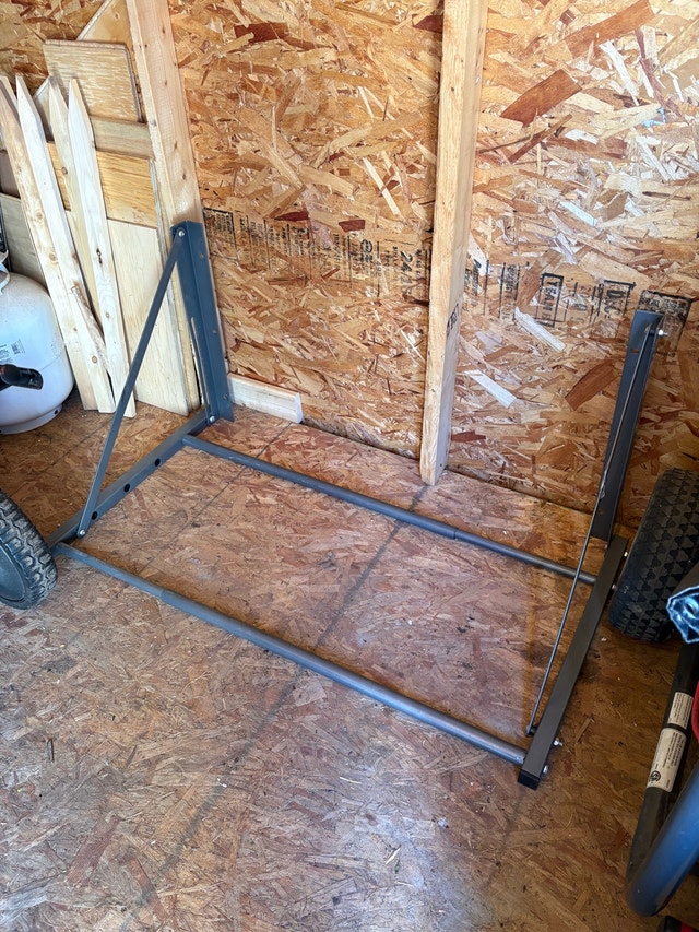 Wall-Mounting Tire Rack