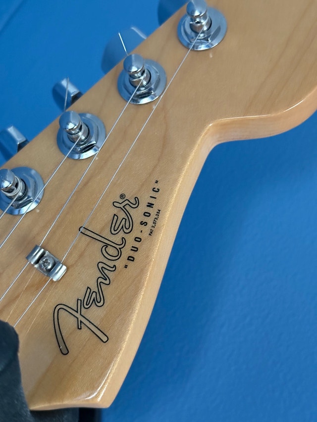 Fender Duo-Sonic Players Series Electric Guitar - photo 3