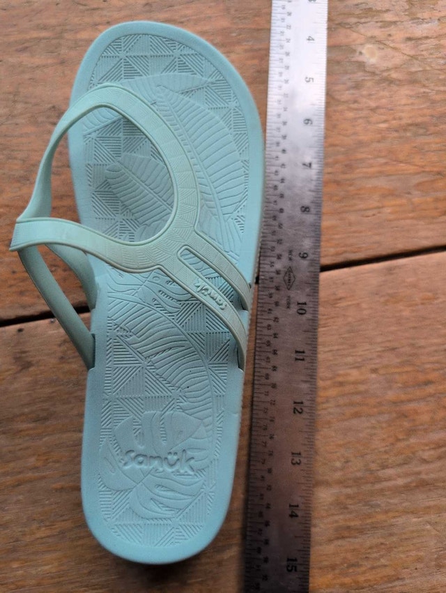Sanuk Flip Flops - Women's Size 8 - Pale Green - photo 2