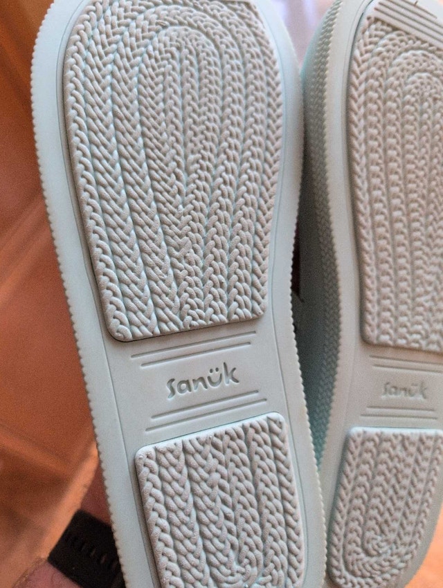 Sanuk Flip Flops - Women's Size 8 - Pale Green - photo 4