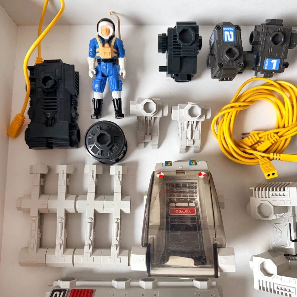 Vintage 1985 Milton Bradley Robotix Venturak R-1000 - photo 4
