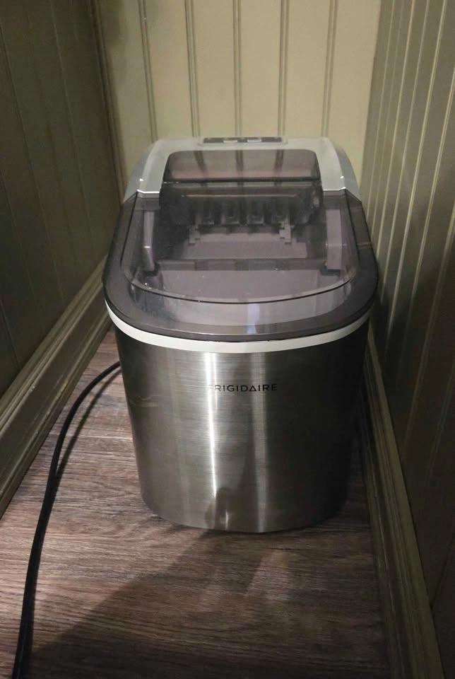 Frigidaire Stainless Steel Ice Maker - photo 2
