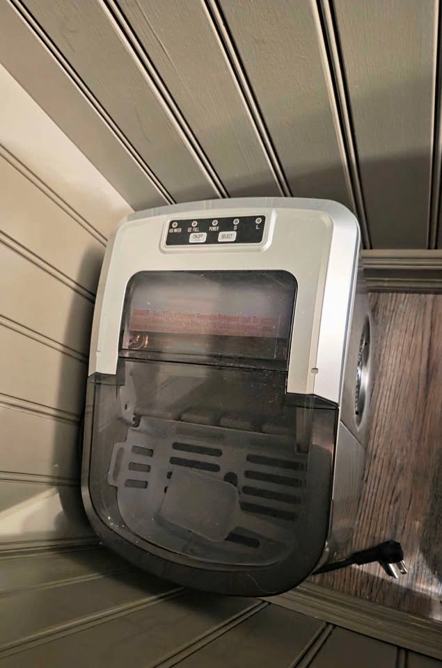 Frigidaire Stainless Steel Ice Maker - photo 3
