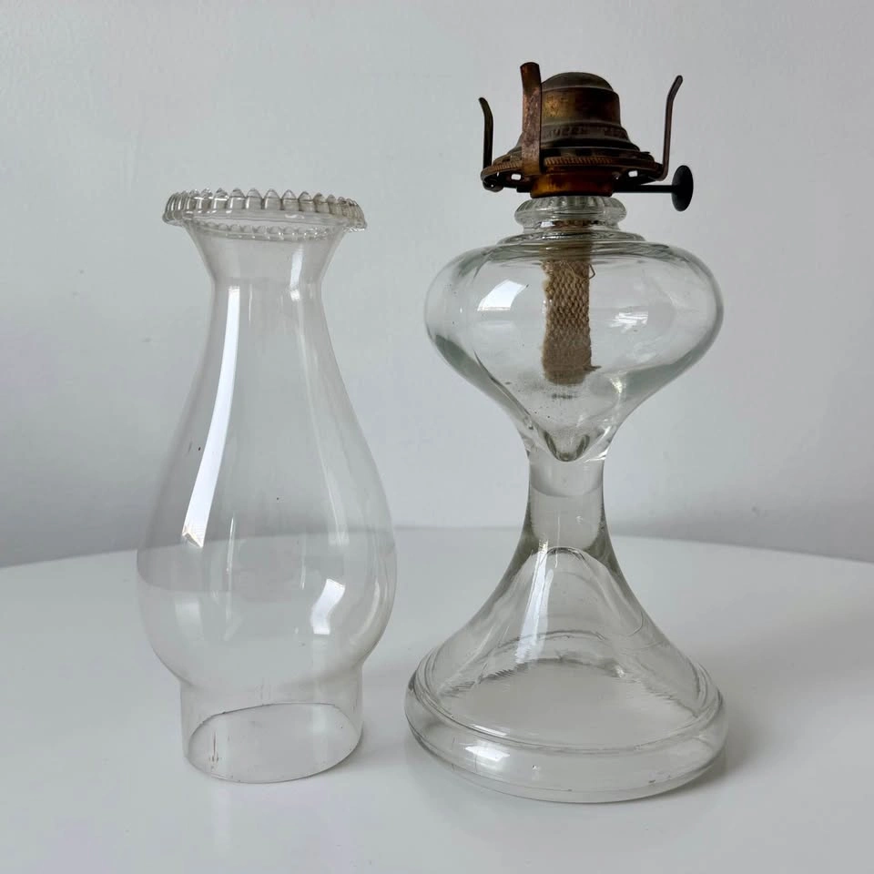 Antique Queen Mary Oil Lamp - photo 3