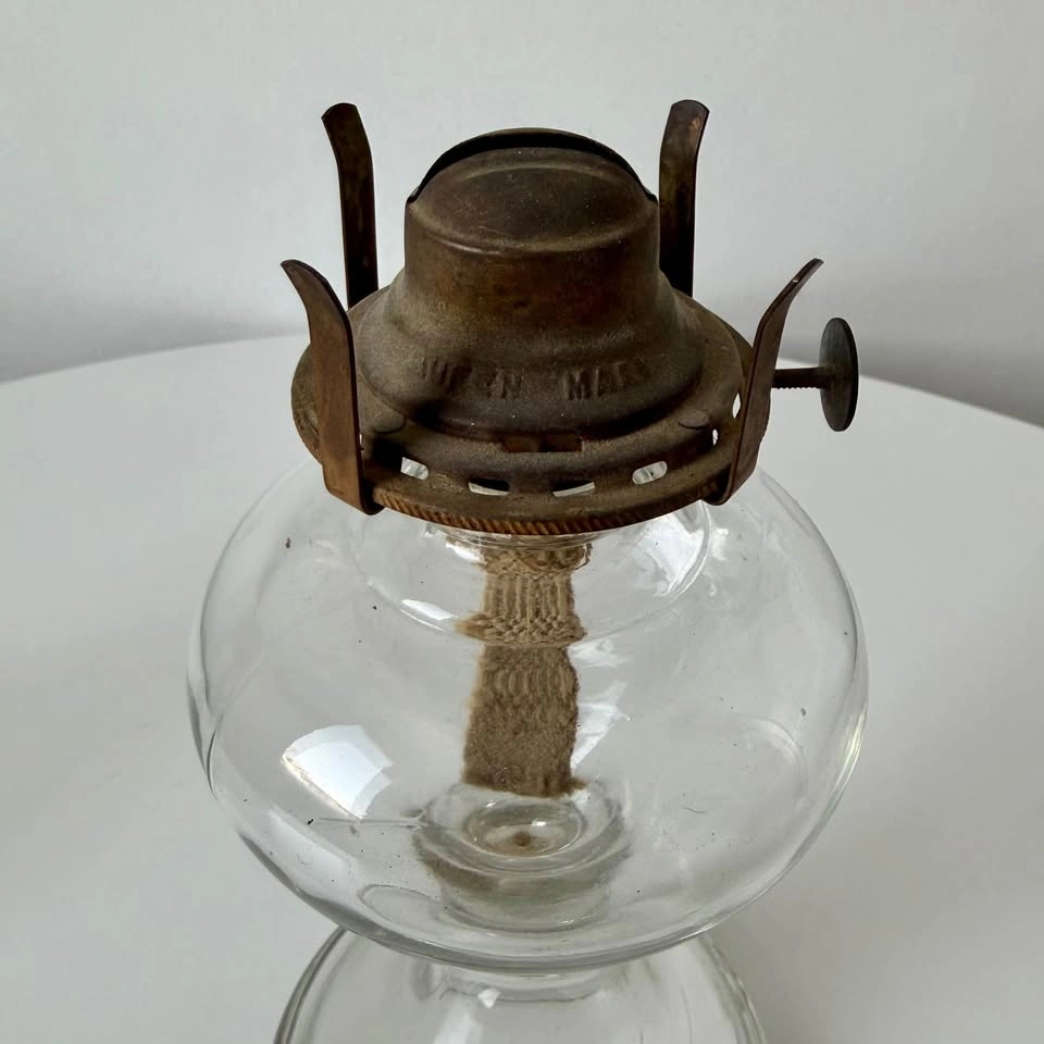 Antique Queen Mary Oil Lamp - photo 4