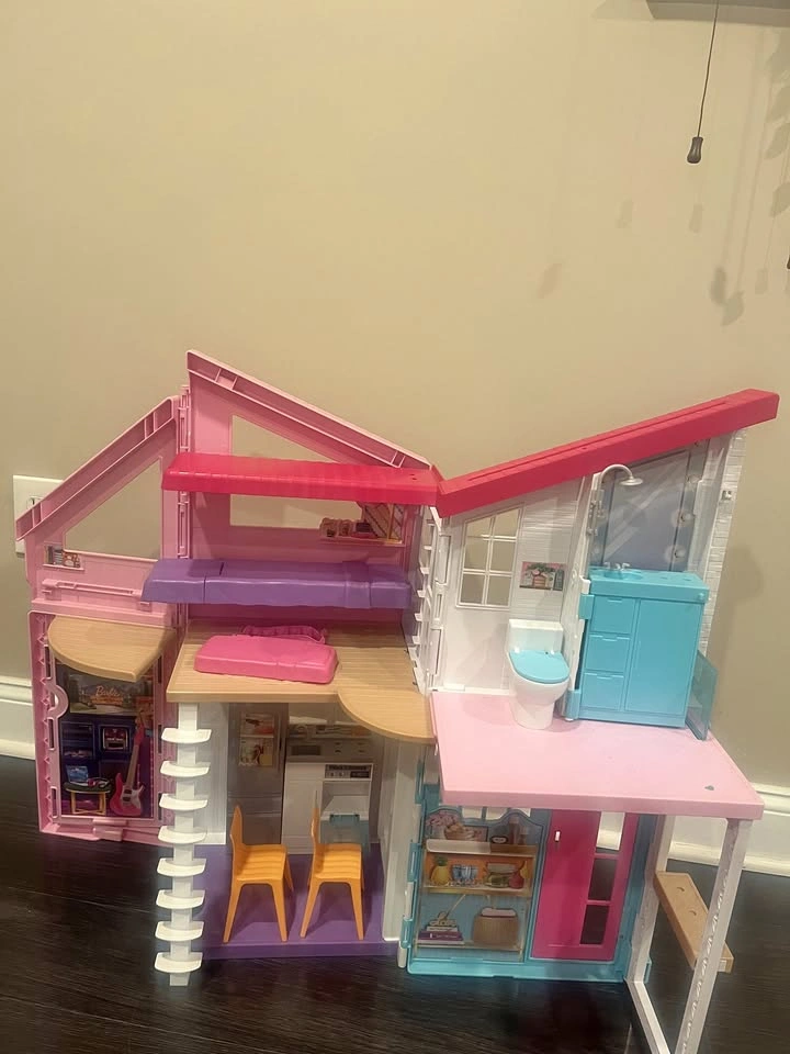 Barbie Malibu House Dollhouse with Accessories and Barbie Airpla