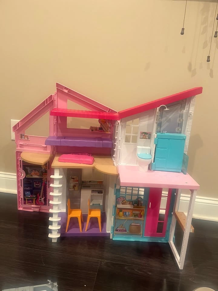 Barbie Malibu House Dollhouse with Accessories and Barbie Airpla - photo 2