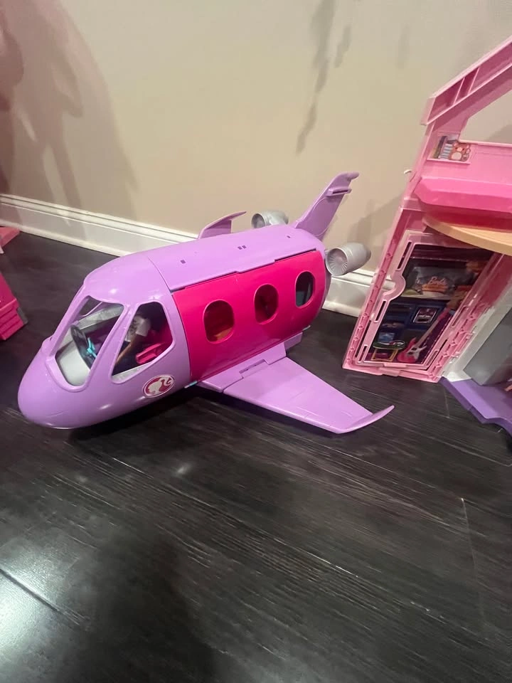 Barbie Malibu House Dollhouse with Accessories and Barbie Airpla - photo 5