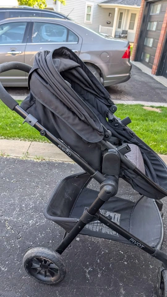 Moving Sale - Evenflo Modular Travel System - photo 3