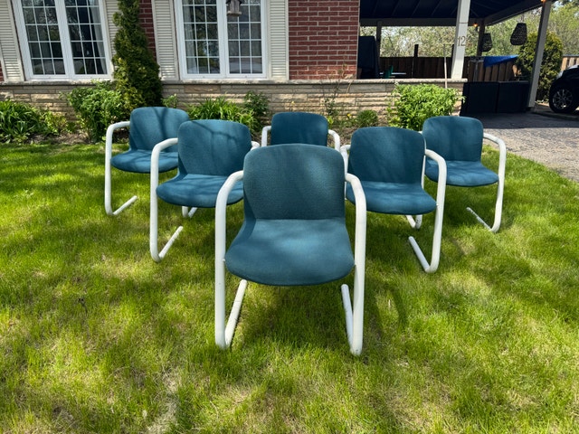 Postmodern Kinetics Tubular White Metal Cantilever Chairs - photo 2