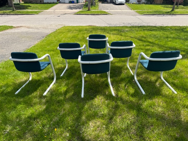 Postmodern Kinetics Tubular White Metal Cantilever Chairs - photo 5