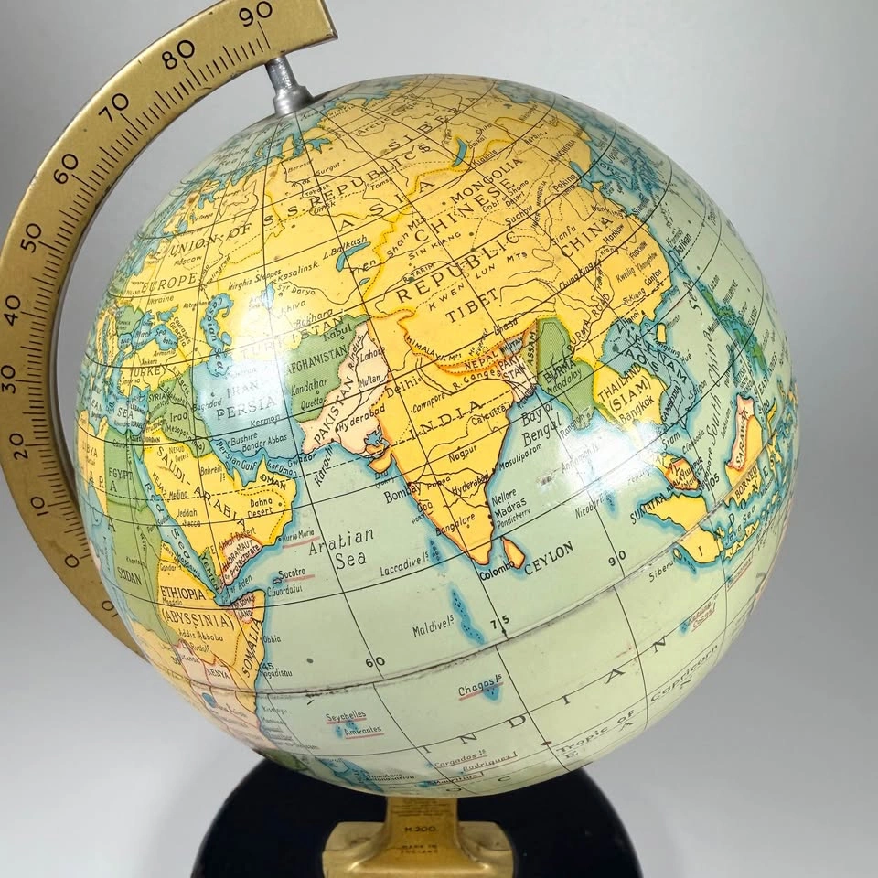 Vintage ~1950 Tin Toy Globe - photo 2