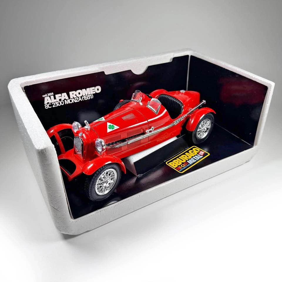 Bburago 1931 Alfa Romeo 1:18 Die-Cast Car