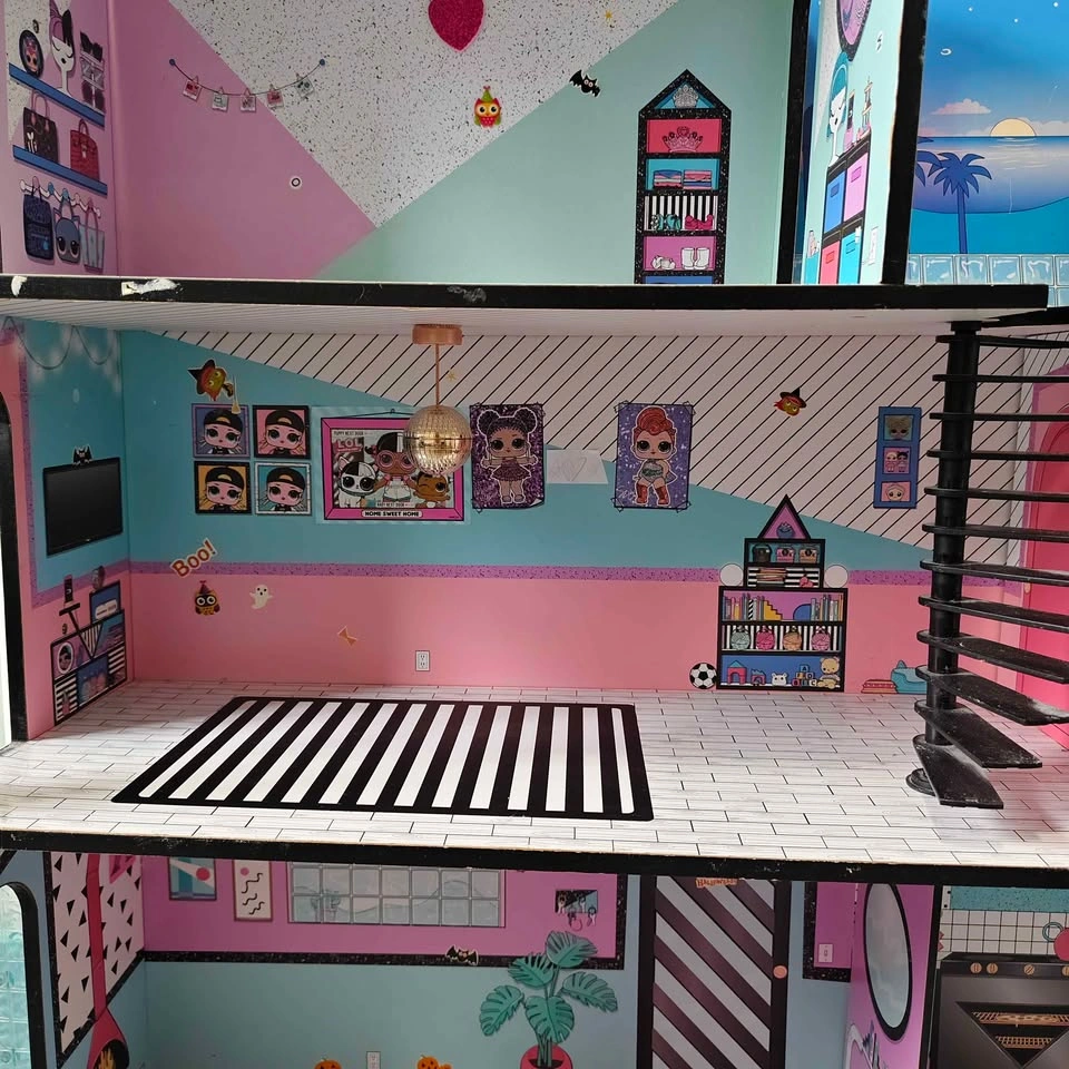 🏡 Huge L.O.L. Dollhouse Mansion with a pool - photo 3