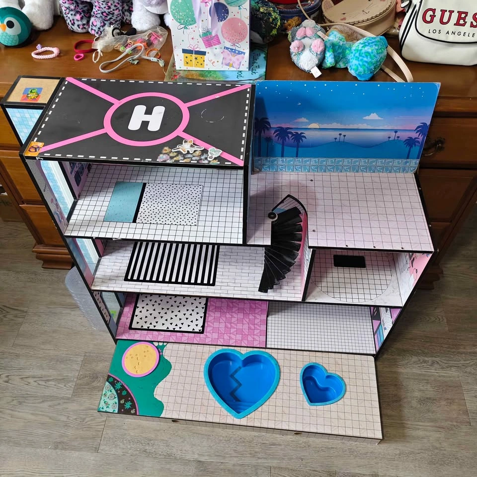 🏡 Huge L.O.L. Dollhouse Mansion with a pool - photo 4