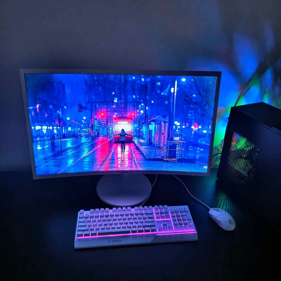 32" Curved Samsung Monitor - Great for PC/PS Gaming - photo 4