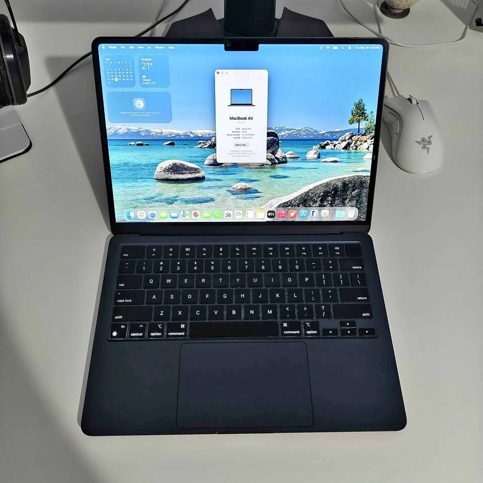 Apple MacBook Air M2 13.6" (2022) - Mint Condition