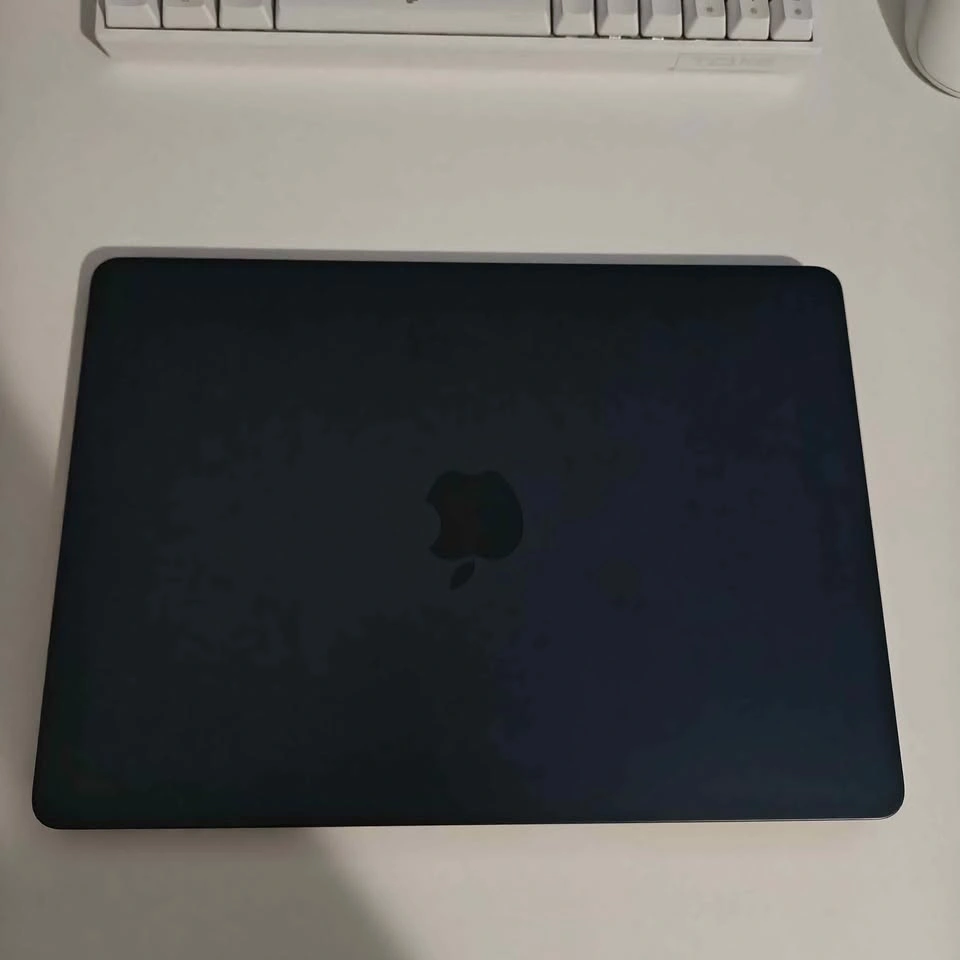 Apple MacBook Air M2 13.6" (2022) - Mint Condition - photo 4