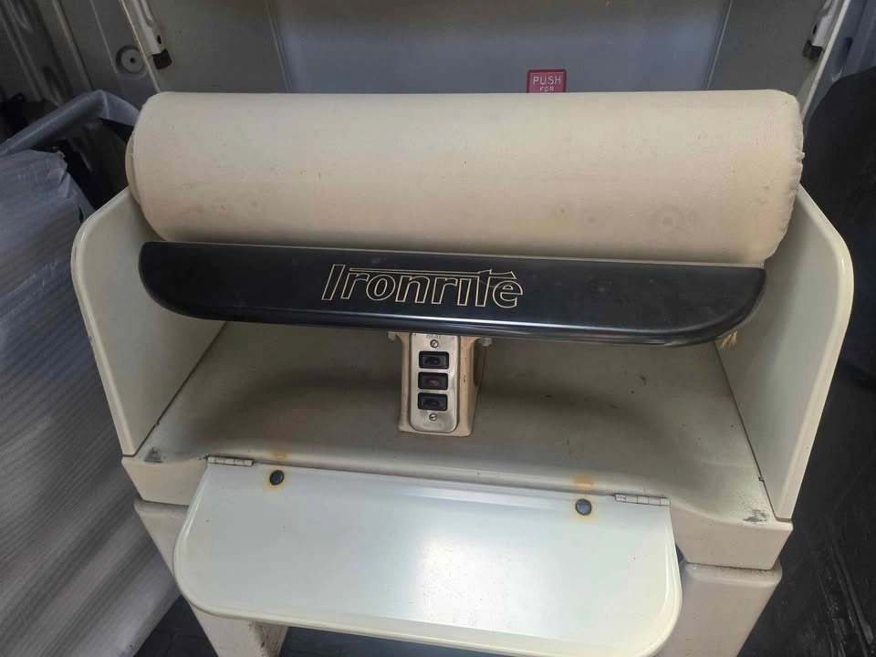 Vintage Ironrite Rotary Ironing Machine - photo 2