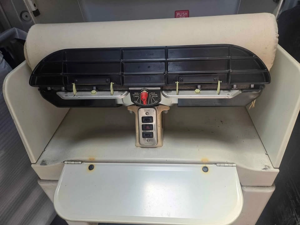 Vintage Ironrite Rotary Ironing Machine - photo 3