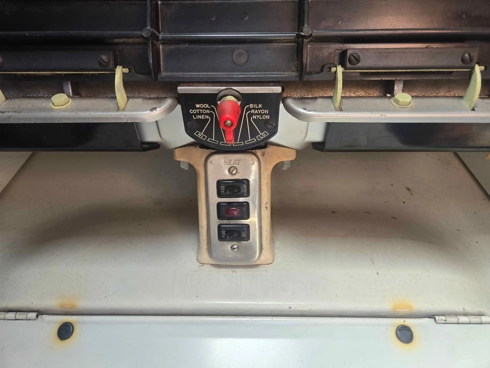 Vintage Ironrite Rotary Ironing Machine - photo 4
