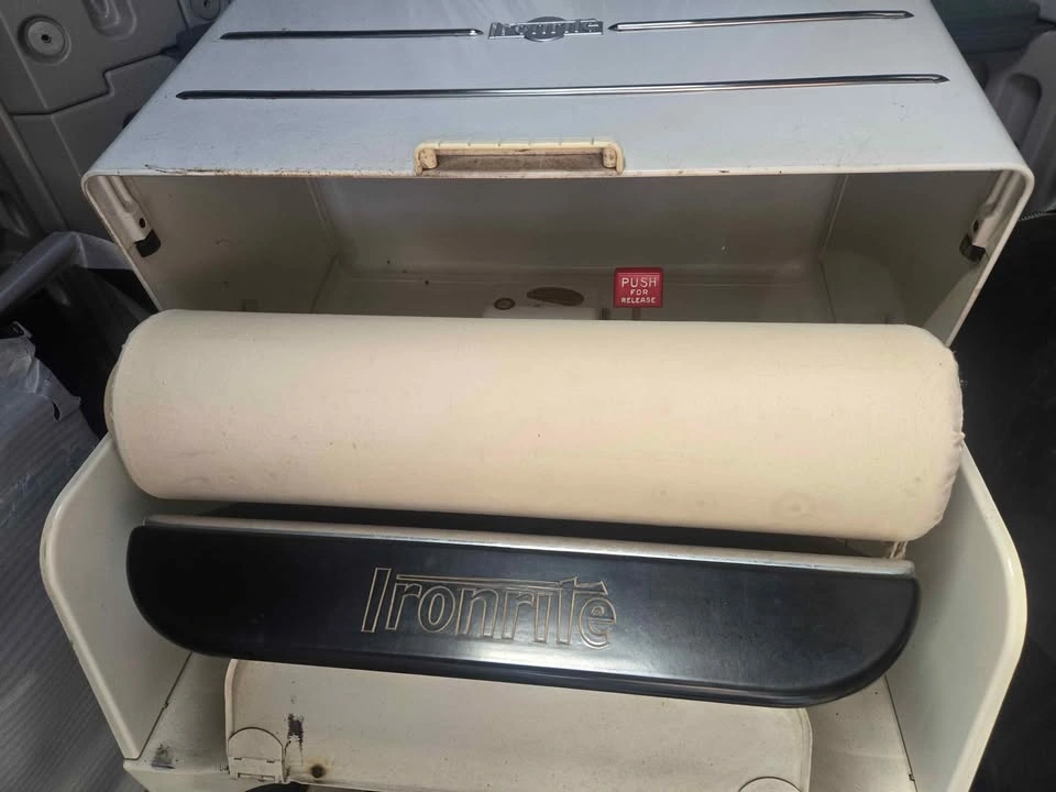 Vintage Ironrite Rotary Ironing Machine - photo 5