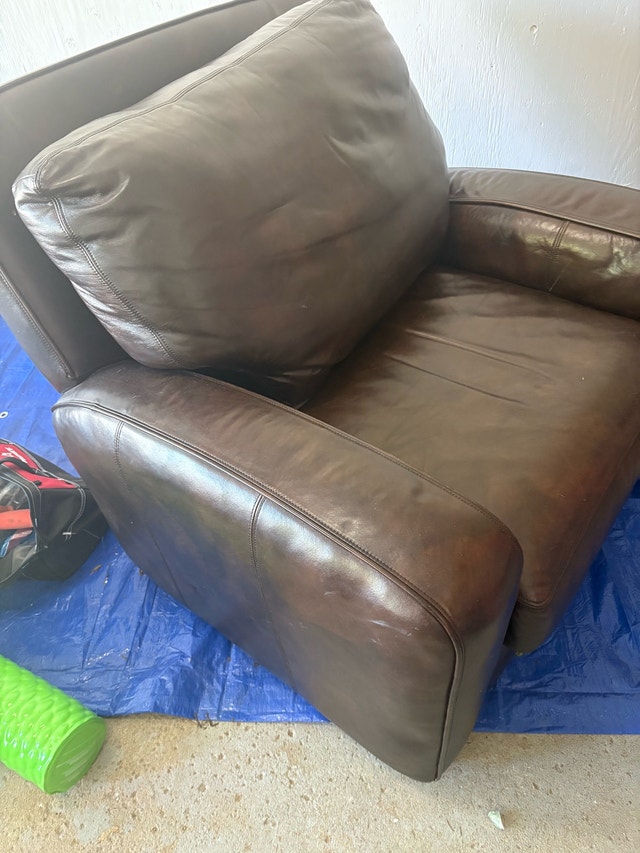 Brown Leather Recliner Chair - Excellent Conditi