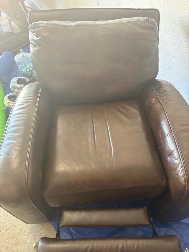 Brown Leather Recliner Chair - Excellent Conditi - photo 2