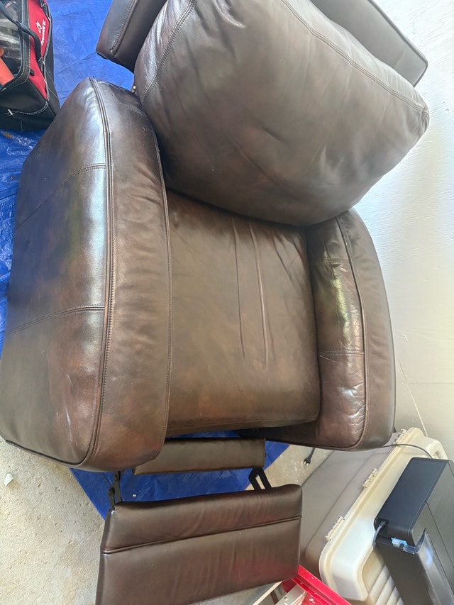 Brown Leather Recliner Chair - Excellent Conditi - photo 4