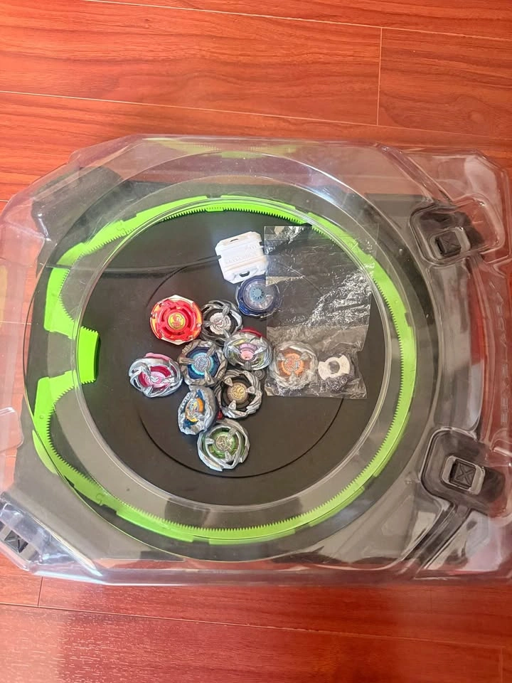 Beyblade X - Hasbro Stadium and Beys [PICKUP]