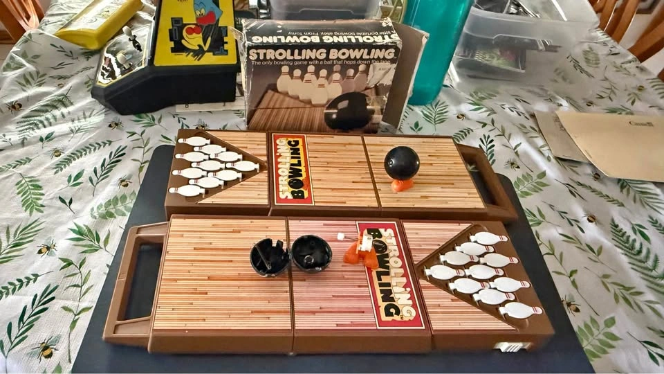 Vintage Strollin' Bowlin' Lot - Needs Repair