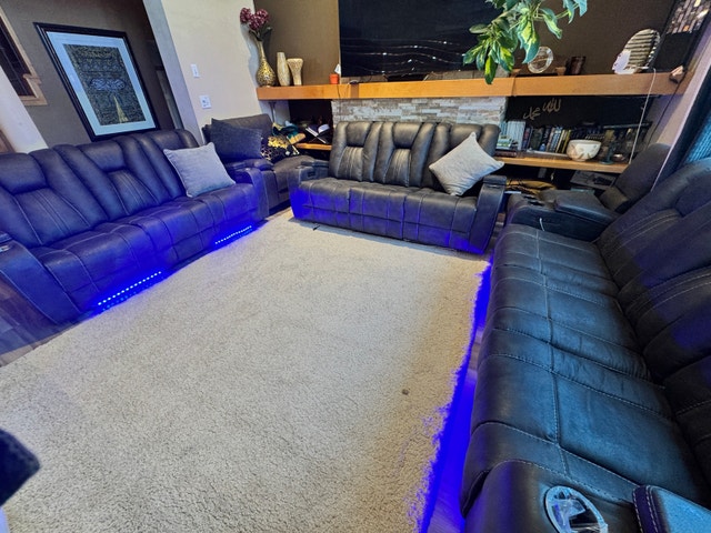Dual Power Reclining Stain Resistant Loveseat Couch - photo 4